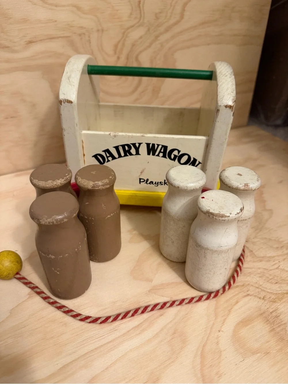 Playskool vintage 1959’s White & Red Dairy Wagon Pull Toy with all 6 milk bottle